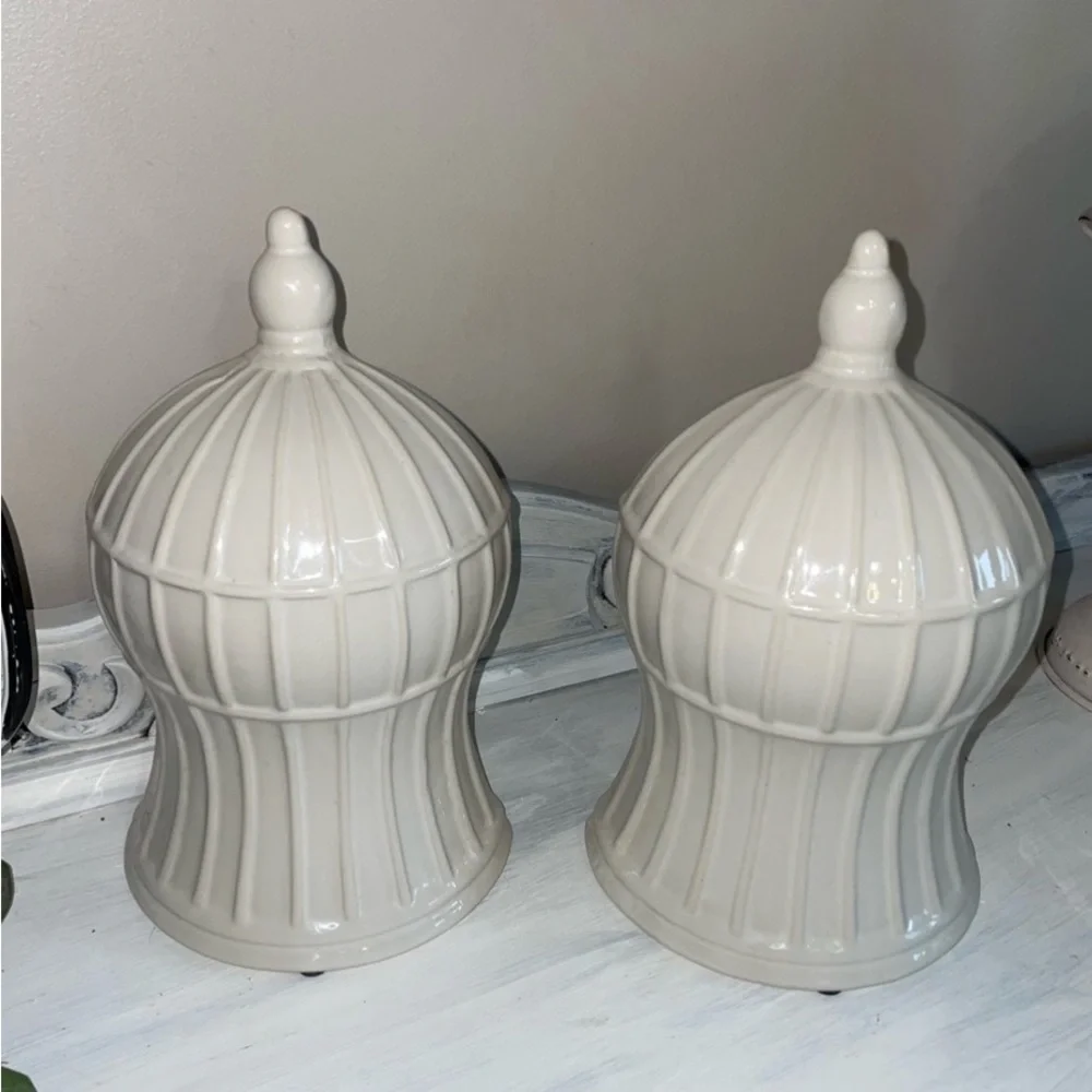 Elegant Cream Ceramic Home Accents - Picture 1 of 3